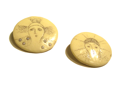 Lill's Jewelry Tokyo. by A Plastic Jewelry & Arty. | 1920's - 1930's - 1940's Vintage Style Bow Necklace.