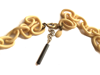 Lill's Jewelry Tokyo. by A Plastic Jewelry & Arty. | 1920's - 1930's - 1940's Vintage Style Exotic Necklace.