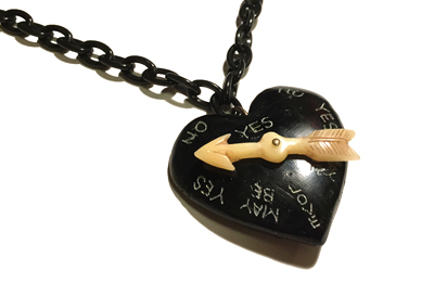 Lill's Jewelry Tokyo. by A Plastic Jewelry & Arty. | 1920's - 1930's - 1940's Vintage Style Heart motif Jewelrys.