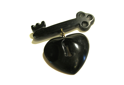 Lill's Jewelry Tokyo. by A Plastic Jewelry & Arty. | 1920's - 1930's - 1940's Vintage Style Heart motif Jewelrys.