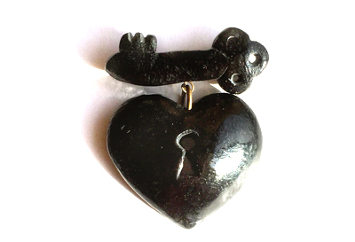 Lill's Jewelry Tokyo. by A Plastic Jewelry & Arty. | 1920's - 1930's - 1940's Vintage Style Heart motif Jewelrys.