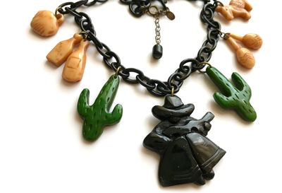 Lill's Jewelry Tokyo. by A Plastic Jewelry & Arty. | 1920's - 1930's - 1940's Vintage Style Shell motif Necklace.