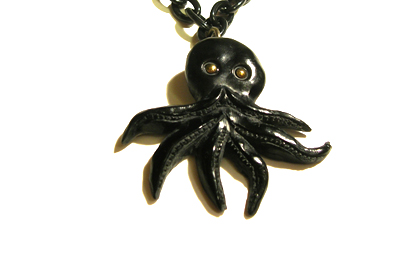 Lill's Jewelry Tokyo. by A Plastic Jewelry & Arty. | 1920's - 1930's - 1940's Vintage Style Shell motif Necklace.